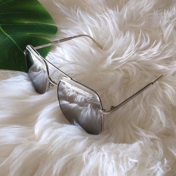 Teardrop Oversized Sunglasses - Picture 3 of 8